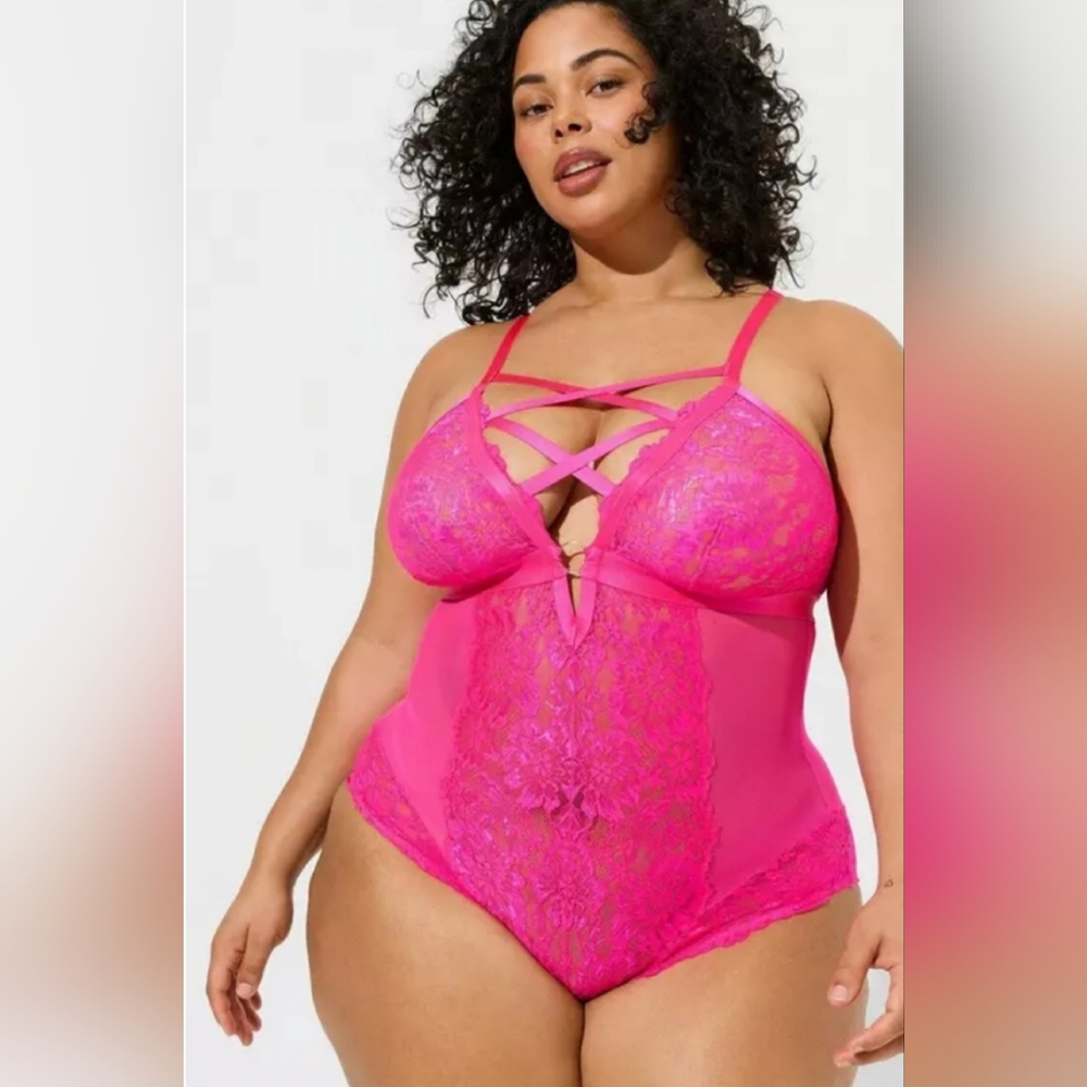 Floral Lace Strappy Bodysuit
